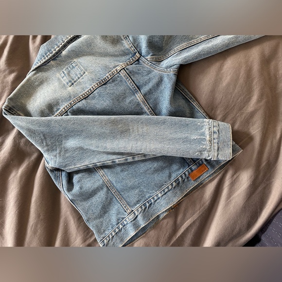 Abercrombie and Fitch distressed denim jacket in size XS - Picture 4 of 9